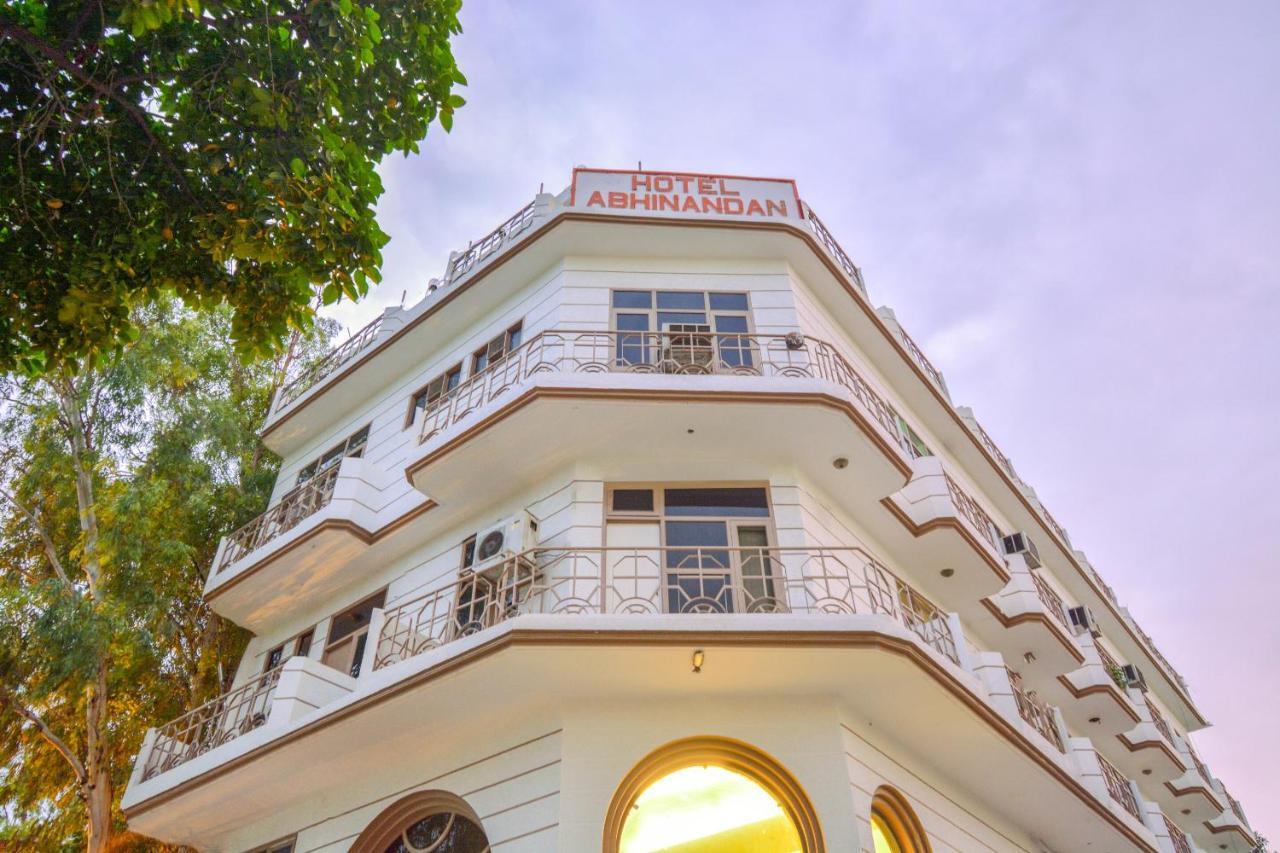 Oyo 46616 Hotel Abhinandan Jind Exteriör bild