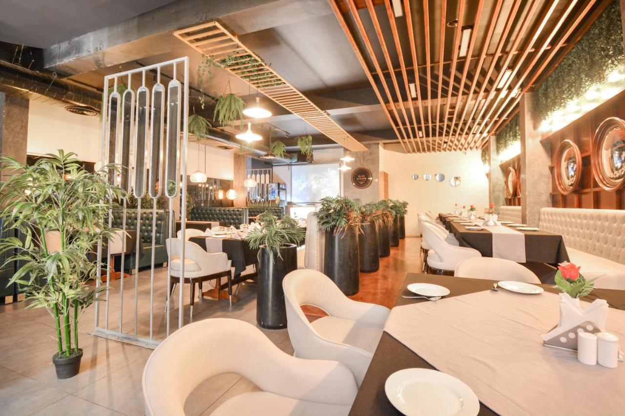 Oyo 46616 Hotel Abhinandan Jind Exteriör bild